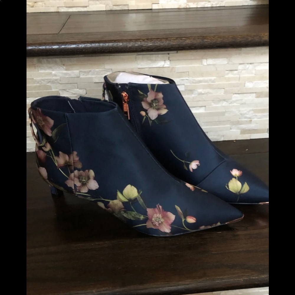 Brand new flowers boot